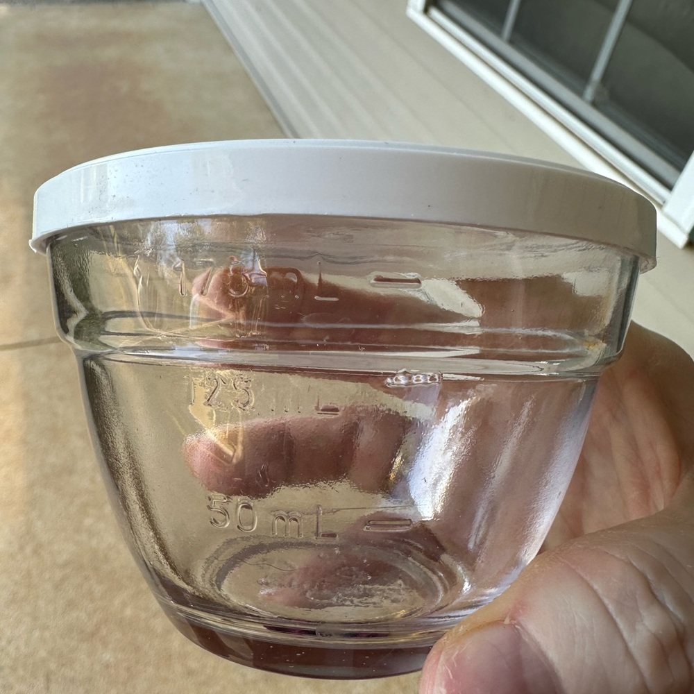 Pampered Chef Glass Measuring Cup with White Lid
